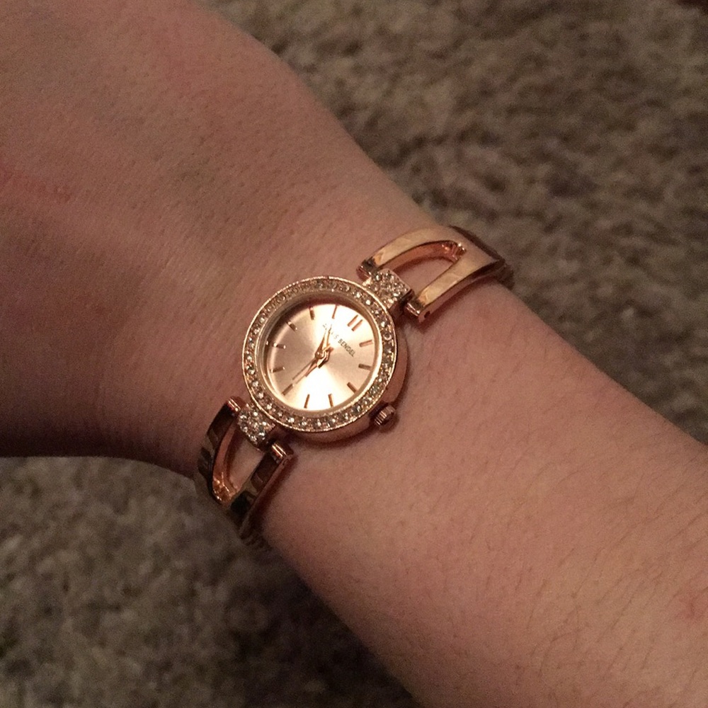 Rose gold Alexis bendel watch ⌚️
